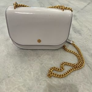 Tory Burch. White patent leather bag with gold chain 8x6.
